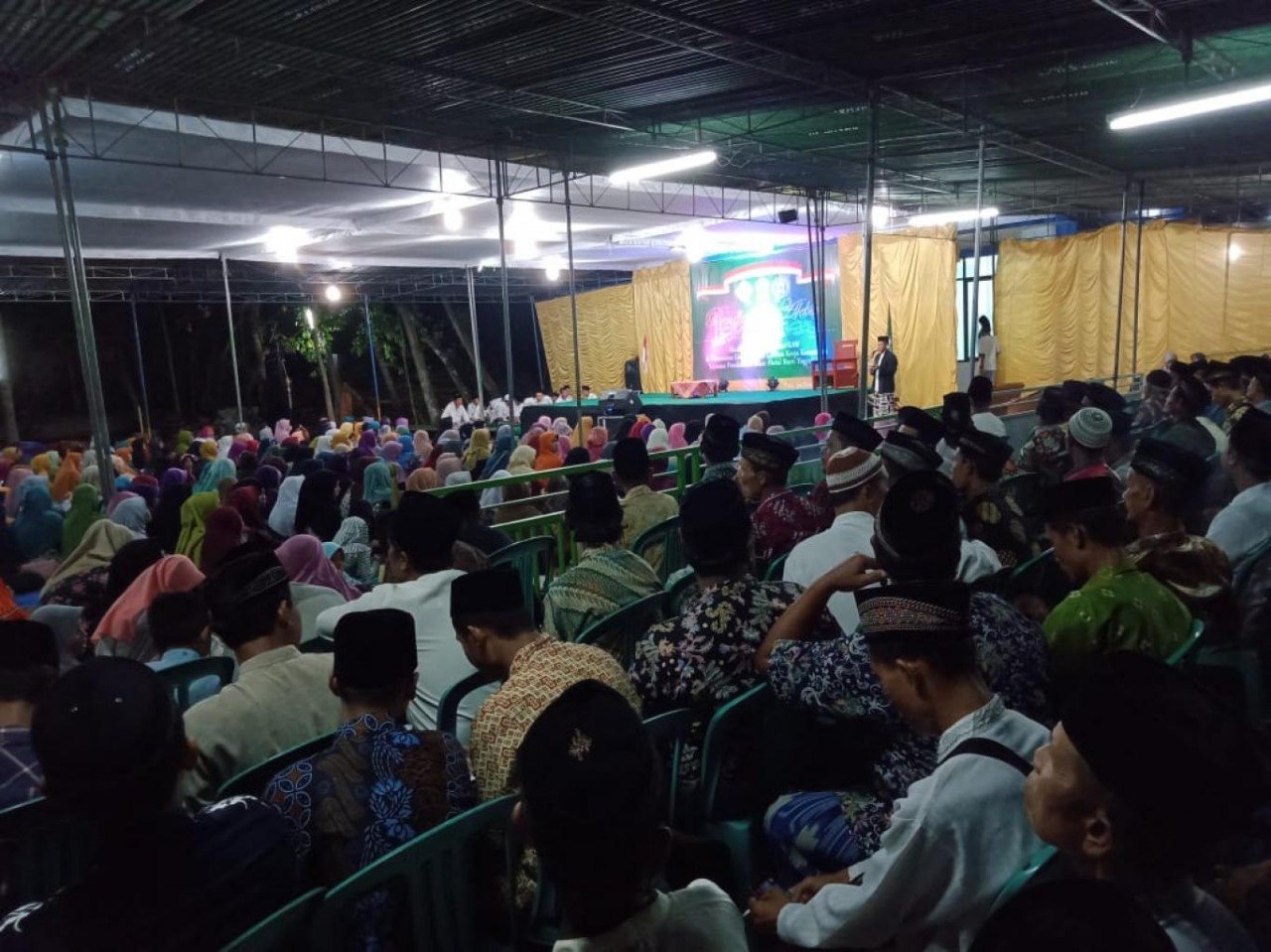 Musyawarah dengan Warga